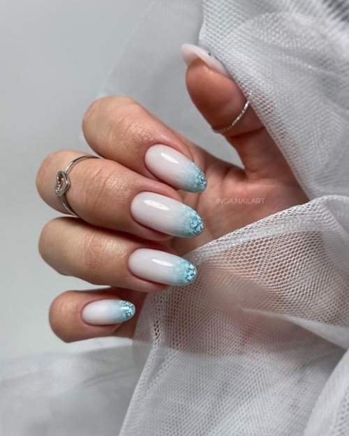 Manucure bleue du Nouvel An: nouveautés 2022, photos, idées de design