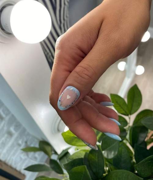 Manucure bleue du Nouvel An: nouveautés 2022, photos, idées de design