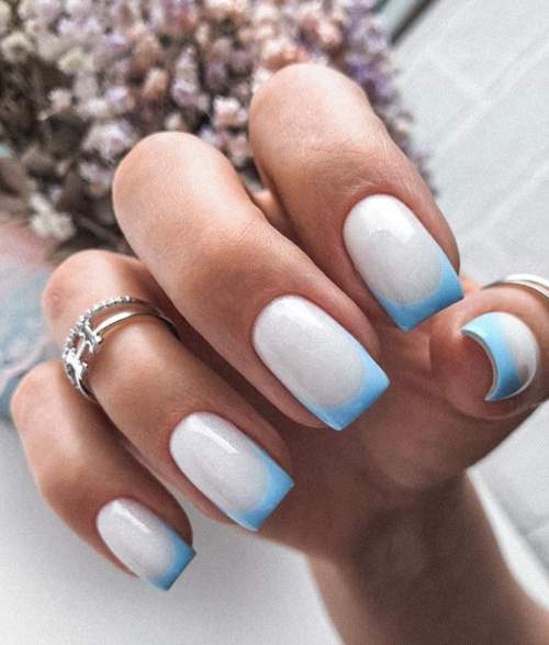 Manucure bleue du Nouvel An: nouveautés 2022, photos, idées de design