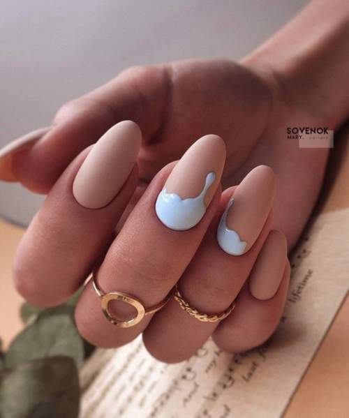 Manucure bleue du Nouvel An: nouveautés 2022, photos, idées de design