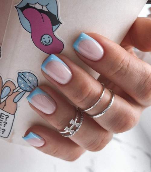 Manucure bleue du Nouvel An: nouveautés 2022, photos, idées de design