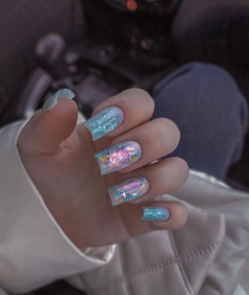 Manucure bleue du Nouvel An: nouveautés 2022, photos, idées de design