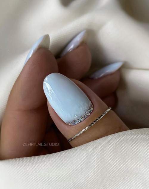 Manucure bleue du Nouvel An: nouveautés 2022, photos, idées de design