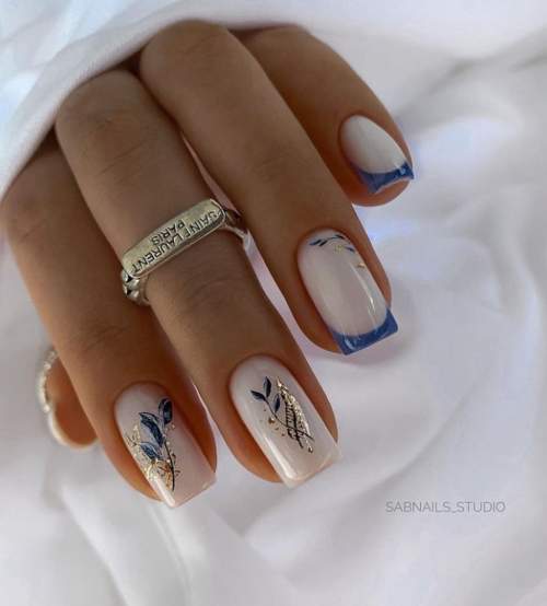 Manucure bleue du Nouvel An: nouveautés 2022, photos, idées de design