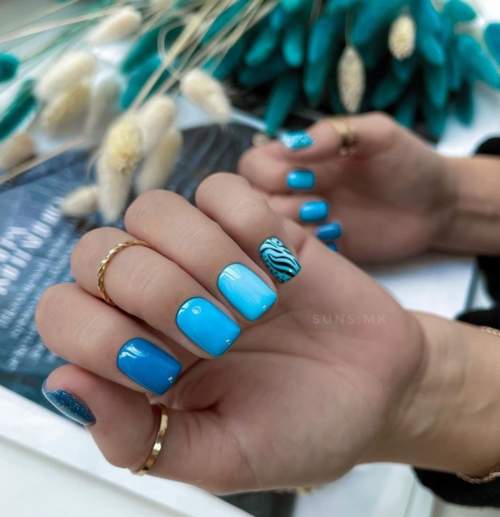 Manucure bleue du Nouvel An: nouveautés 2022, photos, idées de design