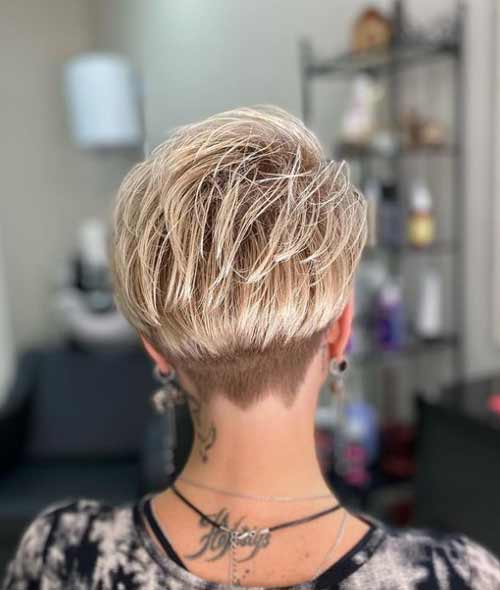 Coupe de cheveux bob avec nuque rasée