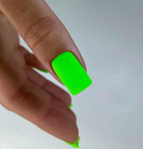 Manucure vert fluo mat