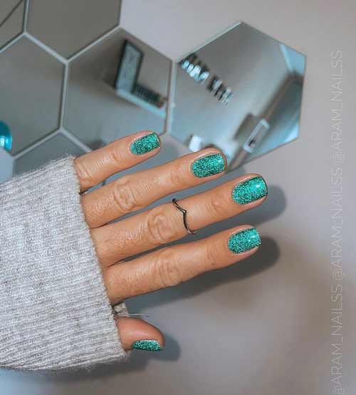 Manucure verte réfléchissante