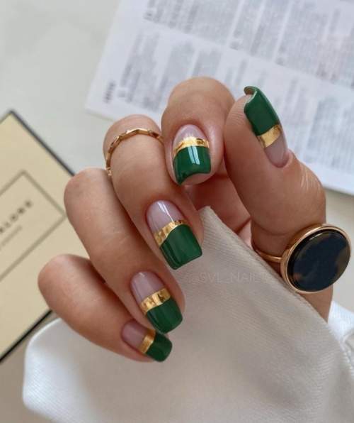 Photo du design des ongles verts à la mode 2022: nouvelle manucure