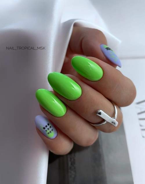 Photo du design des ongles verts à la mode 2022: nouvelle manucure