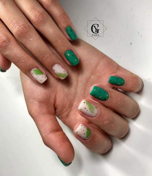 Photo du design des ongles verts à la mode 2022: nouvelle manucure