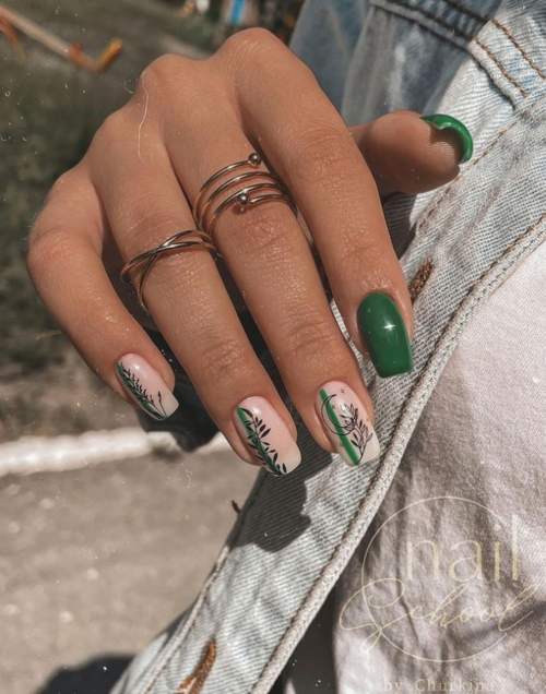 Photo du design des ongles verts à la mode 2022: nouvelle manucure