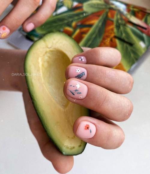 Manucure pour ongles très courts : belles couleurs, idées 2022, photos