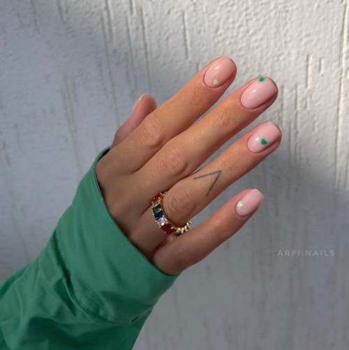 Manucure pour ongles très courts : belles couleurs, idées 2022, photos