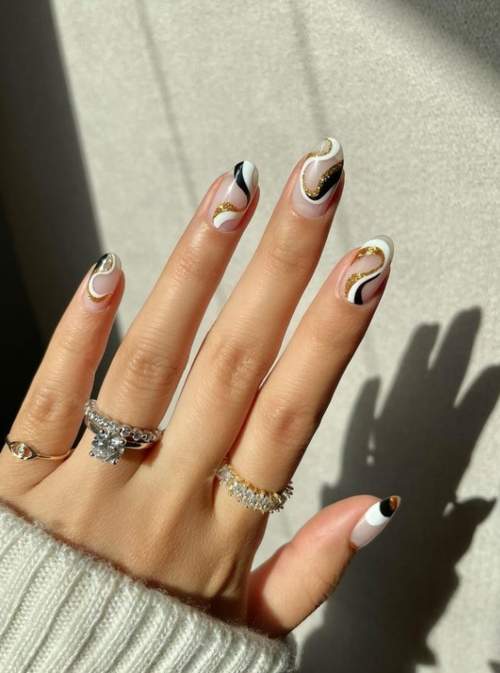 Manucure blanche pour ongles courts