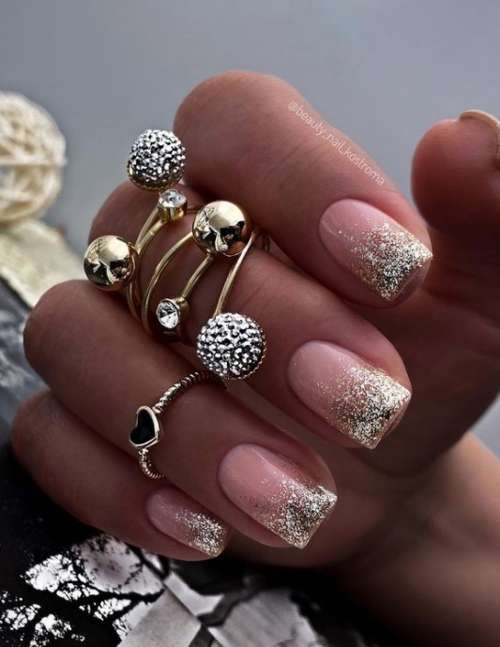 Veste du Nouvel An 2022 : manucure pour la rencontre de l'Année du Tigre d'Eau