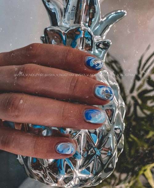 Manucure bleu nouvel an