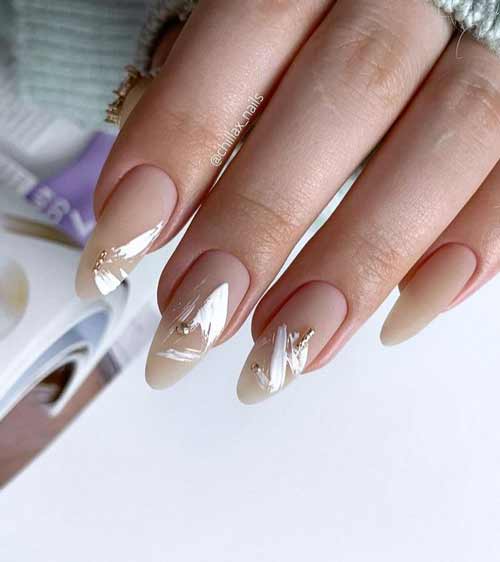 Coups sur les ongles longs