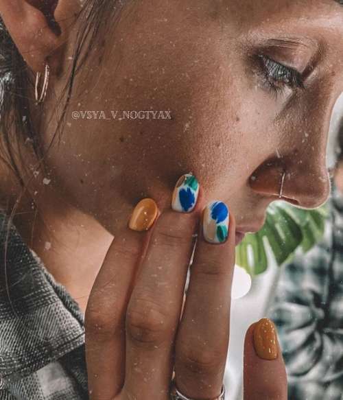 Coups sur les ongles courts