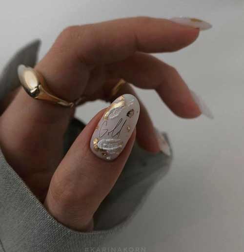 Traits blancs sur les ongles longs