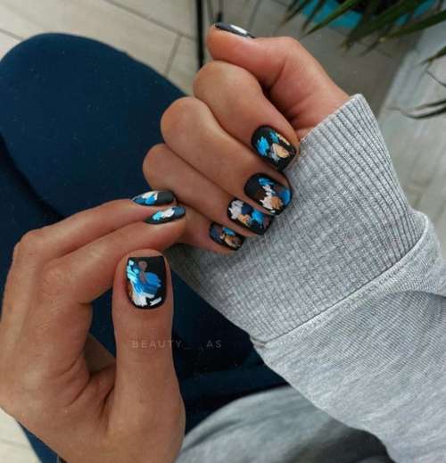 Coups sur les ongles noirs