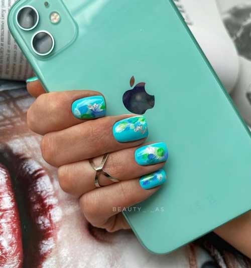 Manucure émeraude avec traits