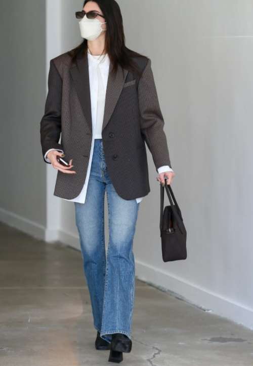 Jeans mode printemps-été 2022: tendances, photos, images