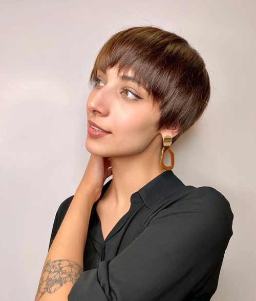 Coupes de cheveux pour cheveux fins avec une frange