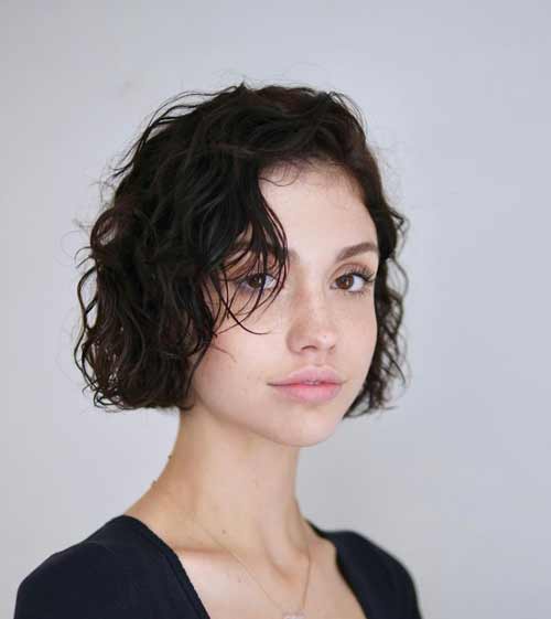 Coupes de cheveux pour cheveux fins avec frange: photo 2022, nouveautés