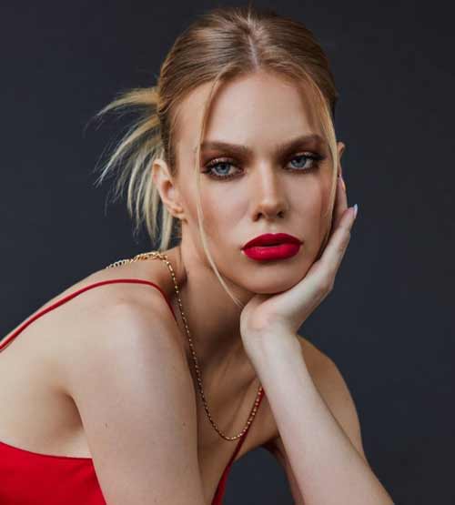 Coiffures pour le Nouvel An 2022: idées de photos, tendances de la mode