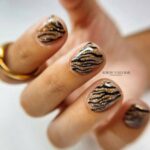 Manucure brillante pour ongles courts