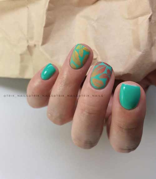 Manucure verte sur ongles très courts