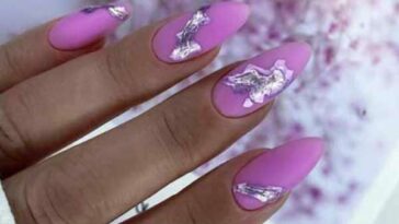 Manucure lilas avec photo design