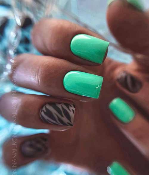 Photo du design des ongles verts à la mode: nouvelle manucure 2022
