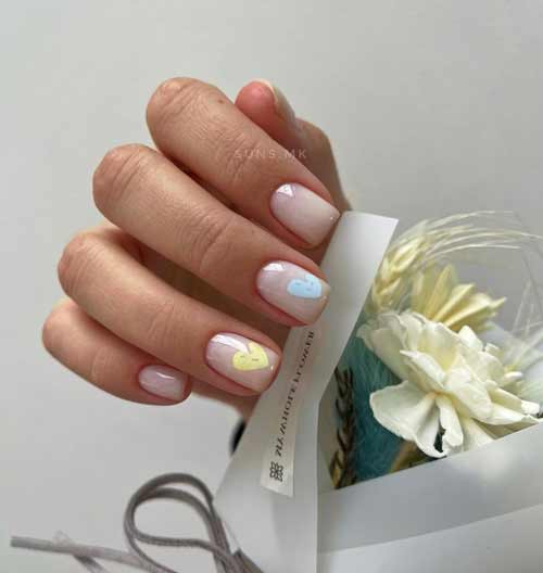 Manucure nude aux coeurs tendres