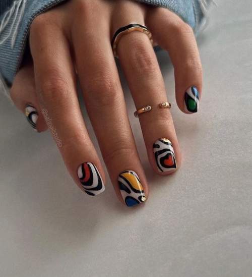 coeur sur les ongles