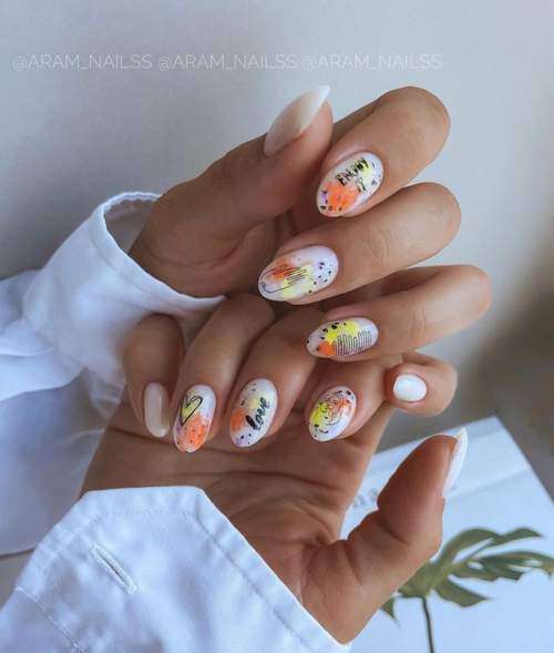 Lettrage et coeurs sur les ongles