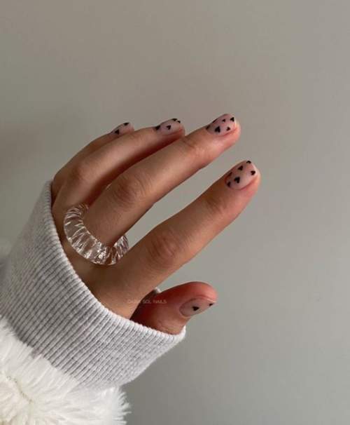 Coeurs noirs sur espace transparent