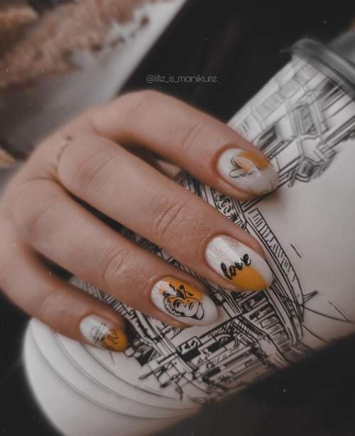 Manucure nue avec des coeurs sur les ongles: photo 2022