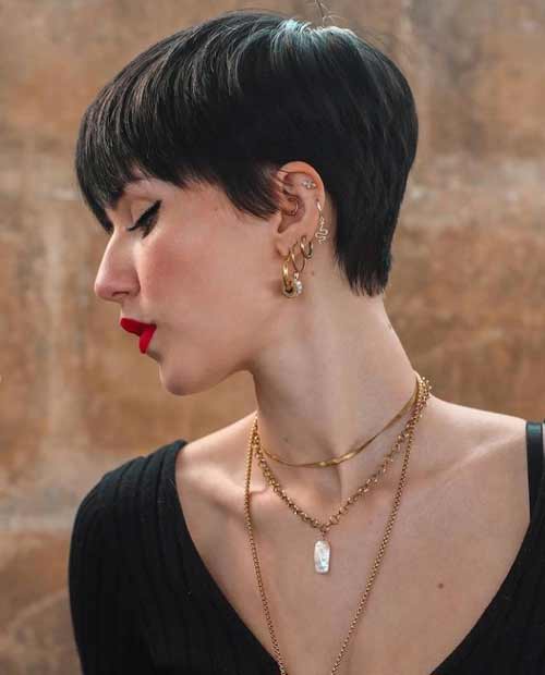 Pixie avec une frange droite