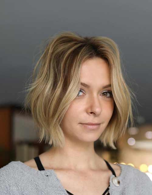 Coupe de cheveux shaggy aux épaules