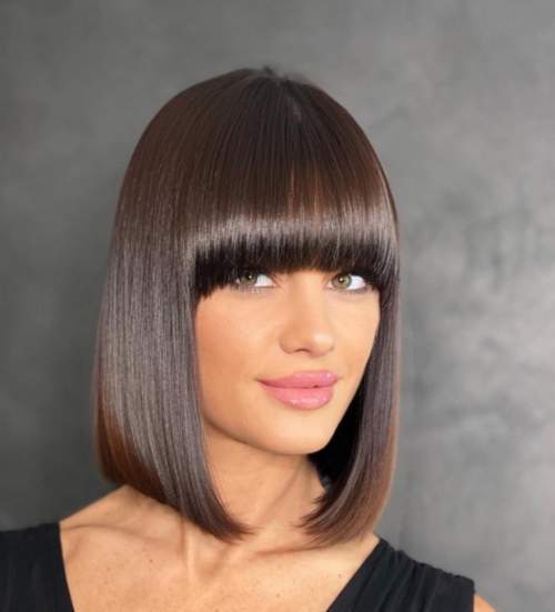 Kare avec une frange droite