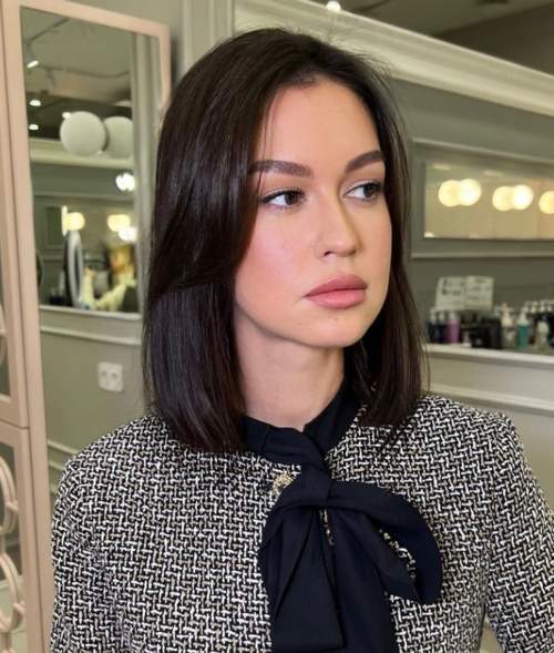 Bob long avec une frange aux épaules