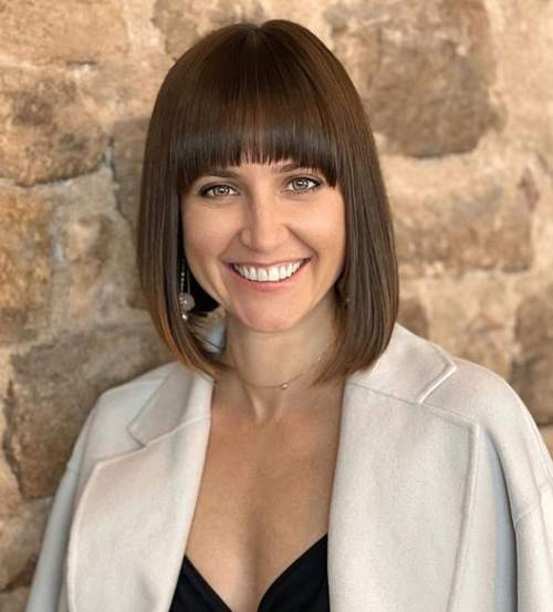 Caret long aux épaules: coupes de cheveux photo 2022, variétés à la mode