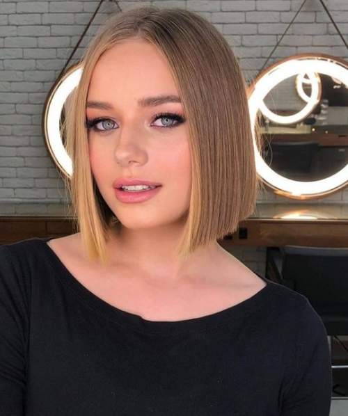 Caret long aux épaules: coupes de cheveux photo 2022, variétés à la mode