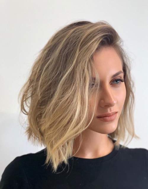 Caret long aux épaules: coupes de cheveux photo 2022, variétés à la mode