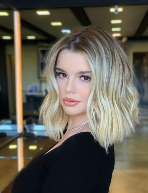 Caret long aux épaules: coupes de cheveux photo 2022, variétés à la mode