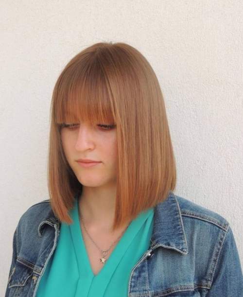 Caret long aux épaules: coupes de cheveux photo 2022, variétés à la mode