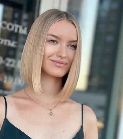 Caret long aux épaules: coupes de cheveux photo 2022, variétés à la mode