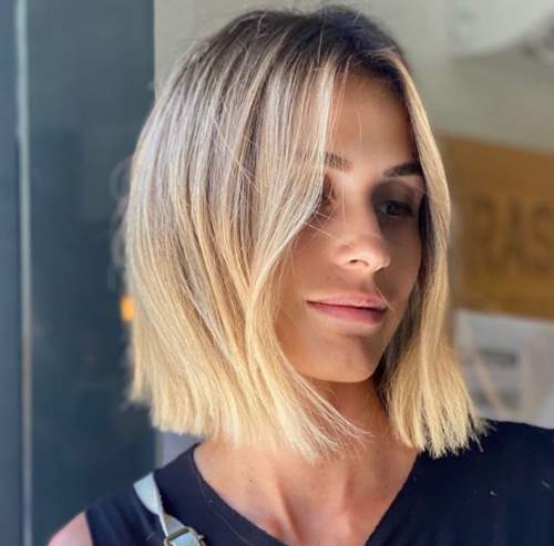 Caret long aux épaules: coupes de cheveux photo 2022, variétés à la mode